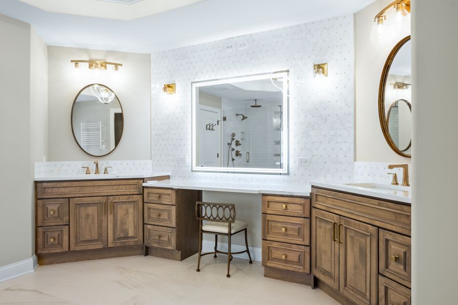 Roselle Large Primary Bathroom