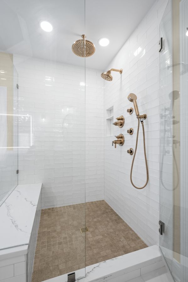 Roselle Large Primary Bathroom