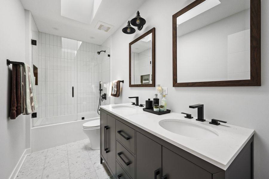 Norwood Park Double Sink Bath with Bathtub