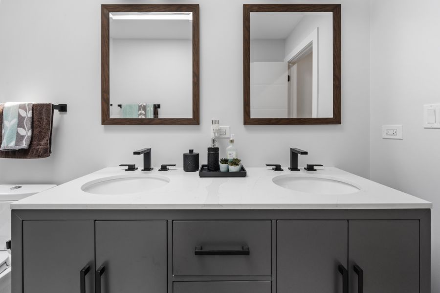 Norwood Park Double Sink Bath with Bathtub