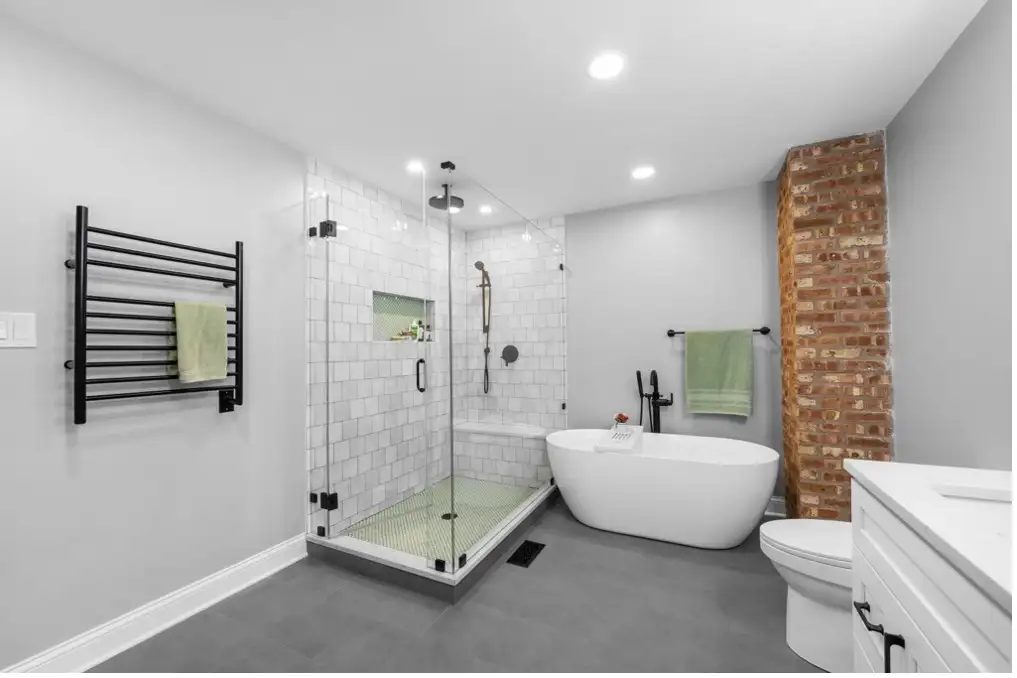 Arlington Heights, Il – Bathroom With 9. Shower And Free Standing Tub