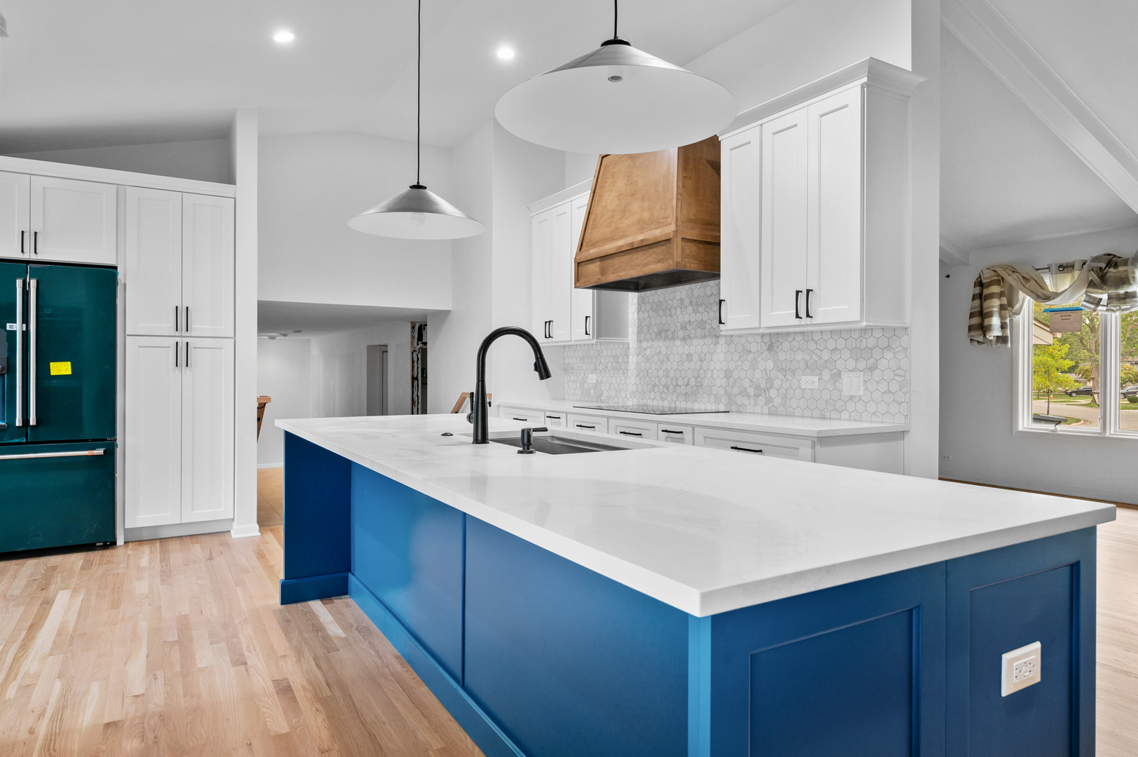 Your Guide To White Kitchen Countertops