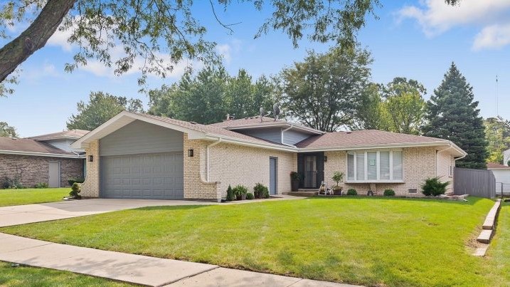 Low beige home whole house remodel in Arlington Heights, IL