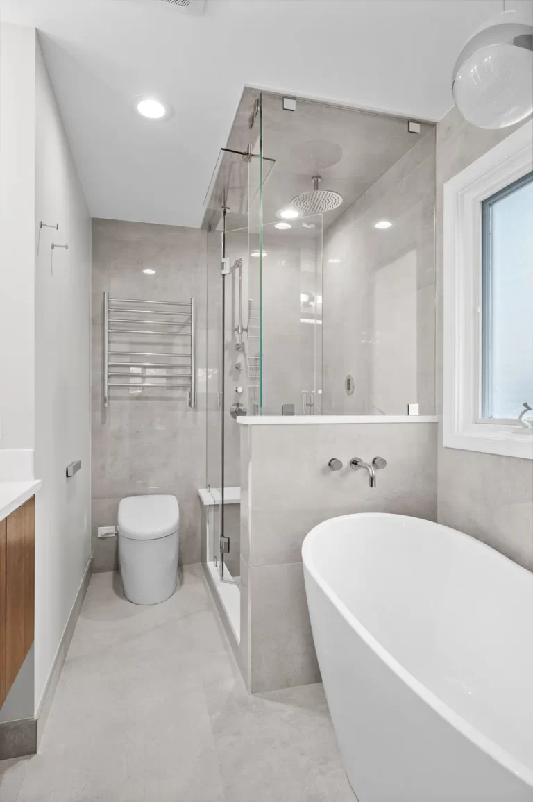How To Operate A Custom Shower Enclosure
