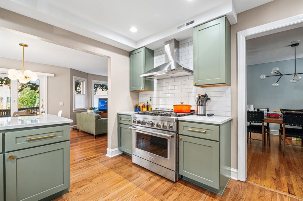 A kitchen with grey/green kitchen cabinets