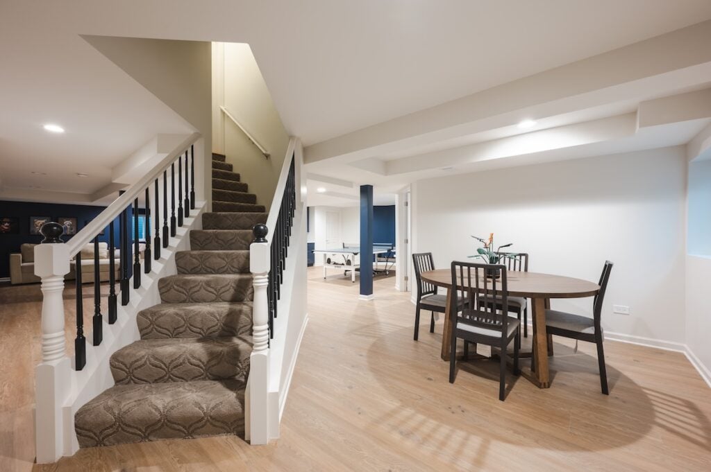 Low ceiling roof with table 