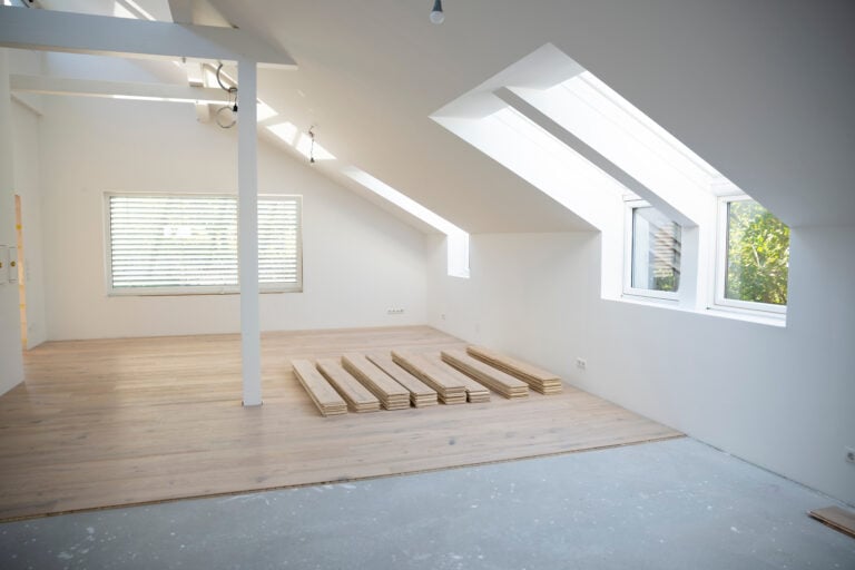 very modern, beautiful bright loft apartment with newly laid, glued parquet floor, not yet completely finished